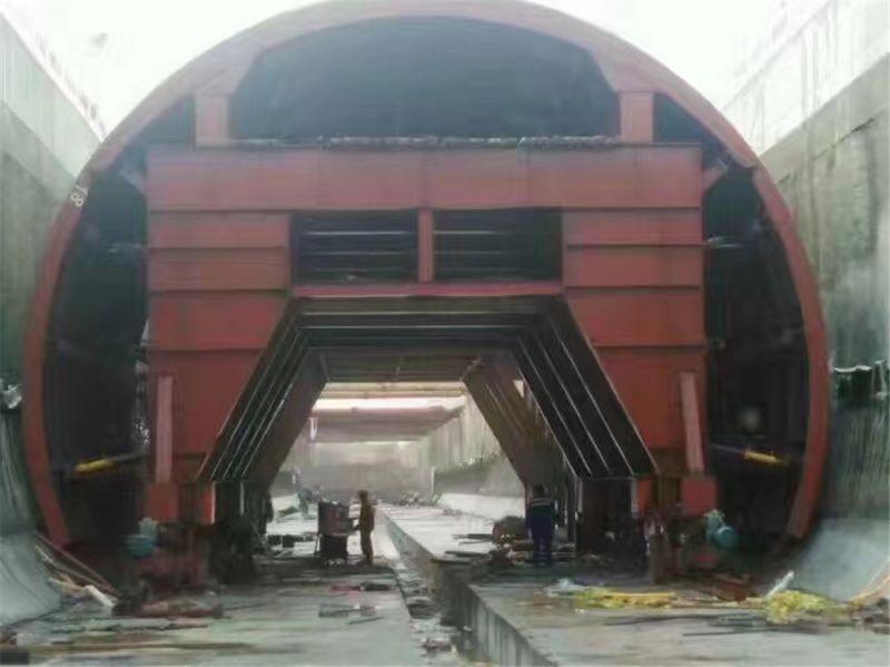 什么是冷彎機？